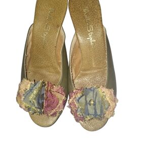 Neil Stephen Olive Unique Vintage Heels with Multicolor Fabric Detail. Size 7